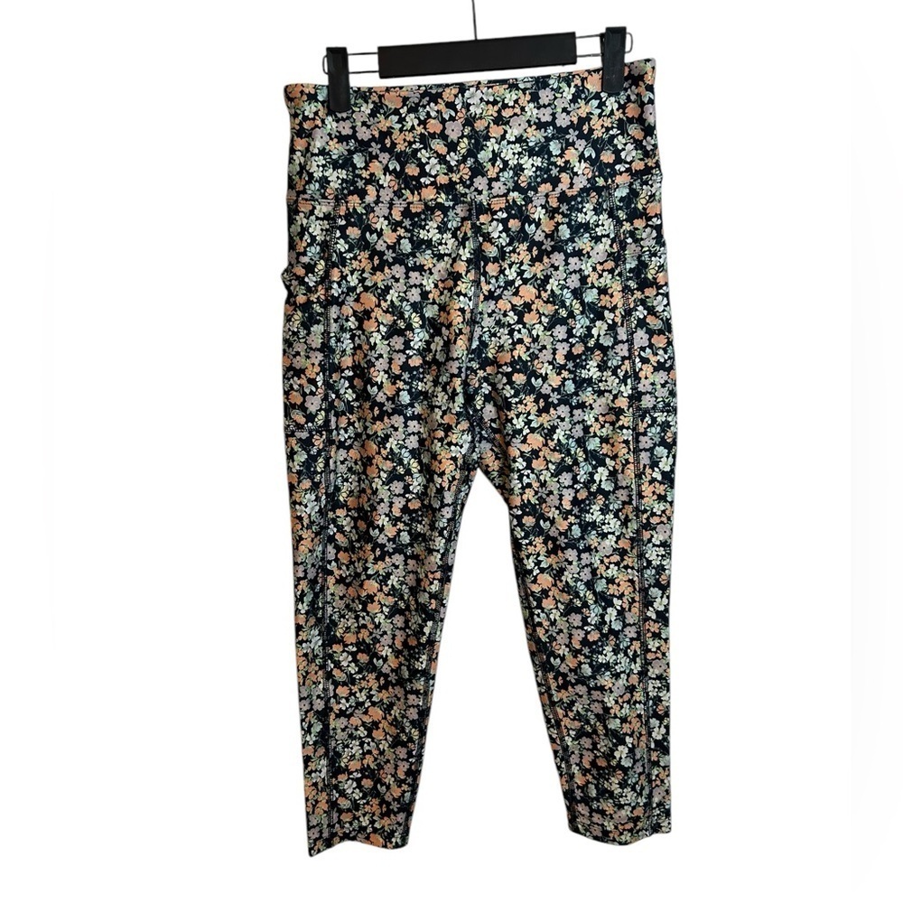 Bally Total Fitness Floral Cropped Active Leggings
